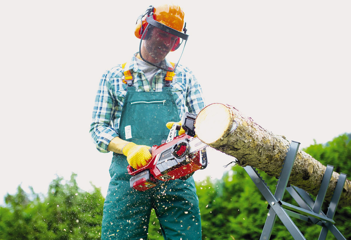 Απεικονίζεται το αλυσοπρίονο